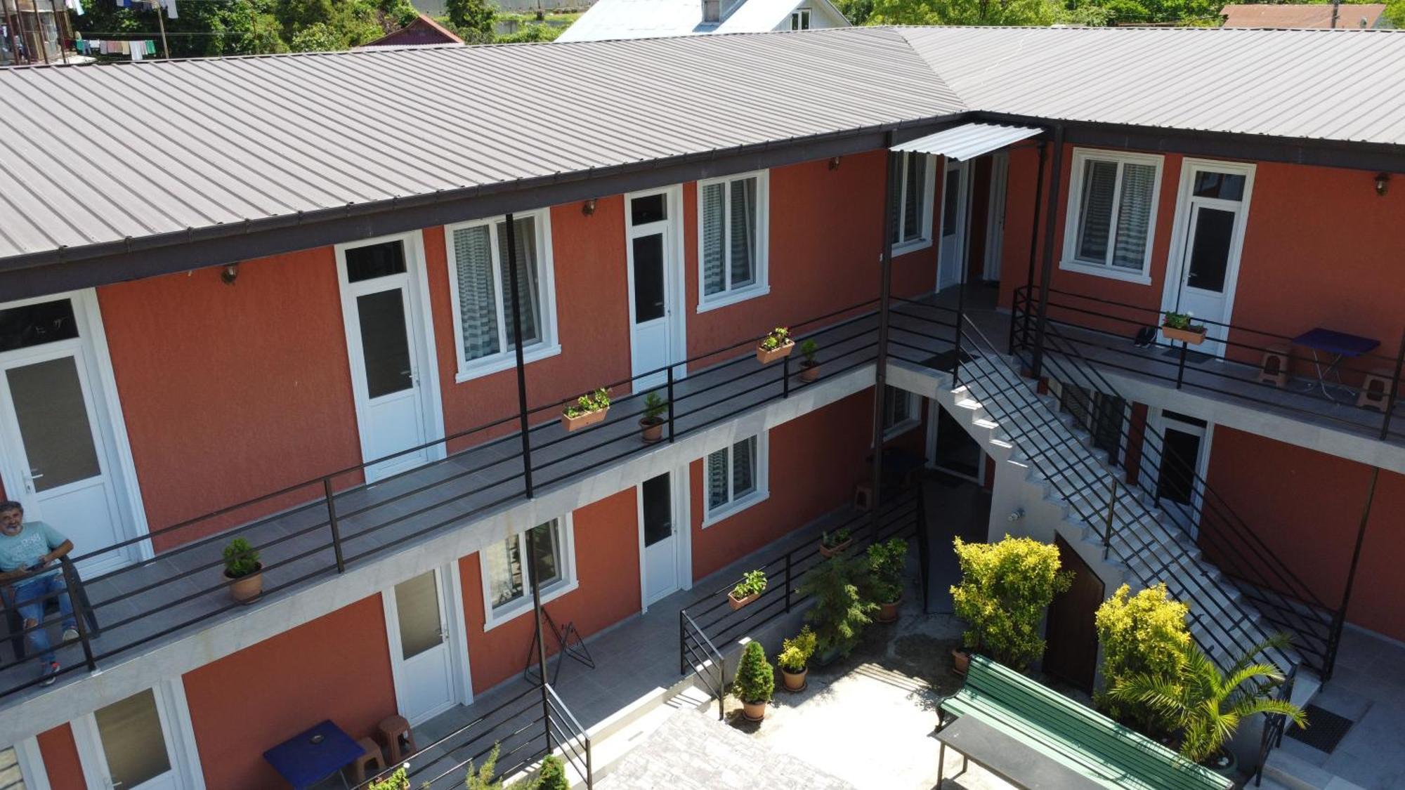 Pavillion Guest House Batumi Esterno foto