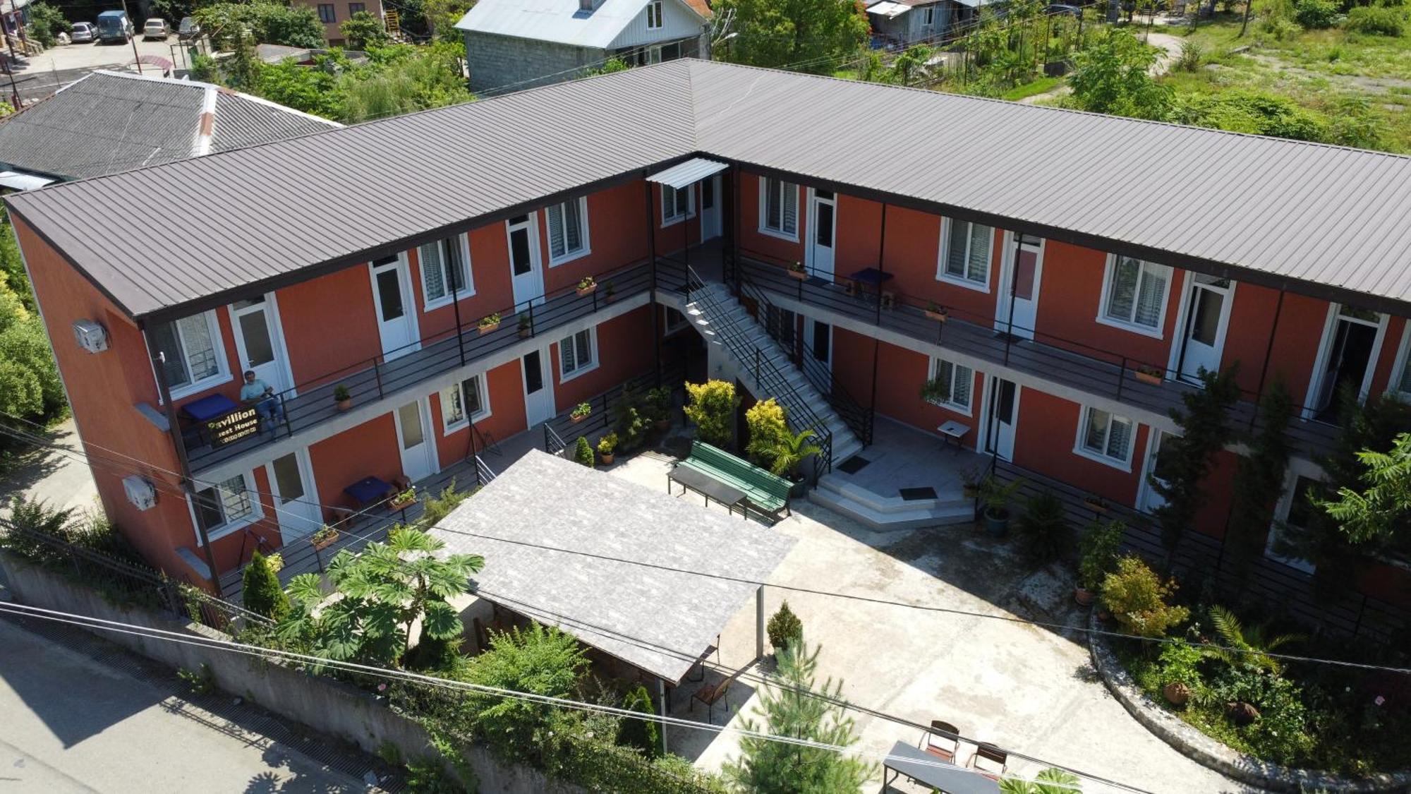 Pavillion Guest House Batumi Esterno foto