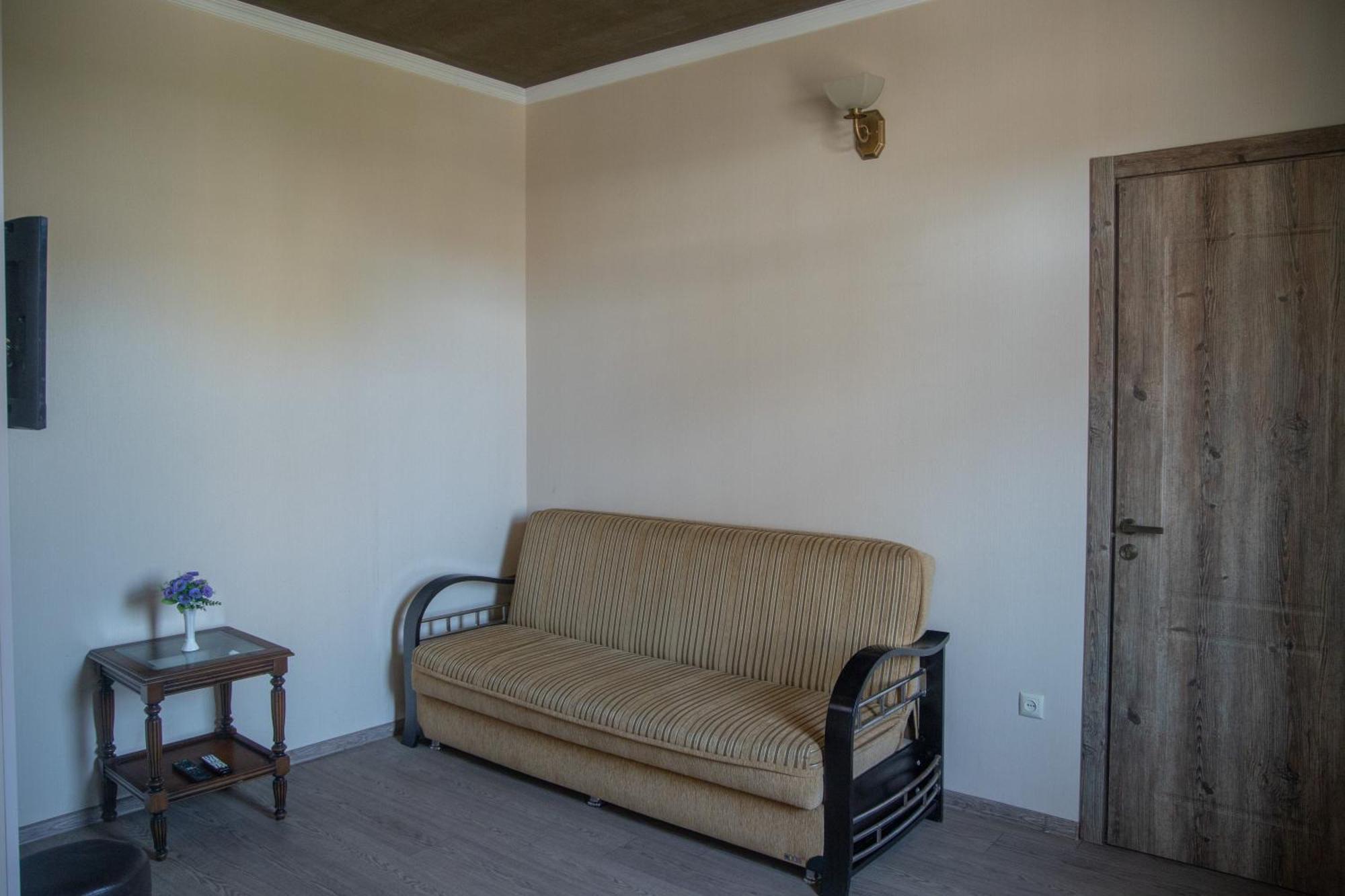 Pavillion Guest House Batumi Esterno foto