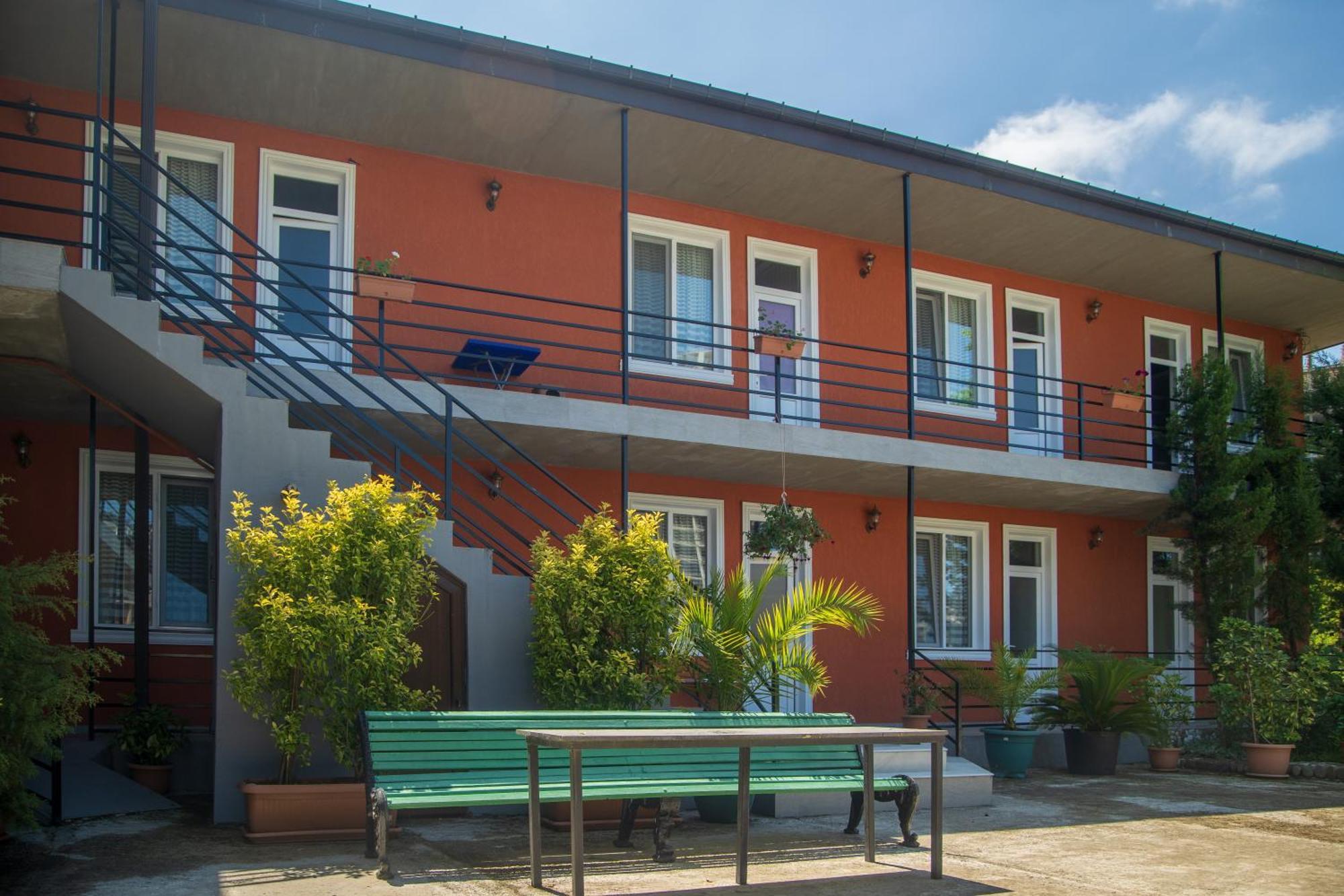 Pavillion Guest House Batumi Esterno foto